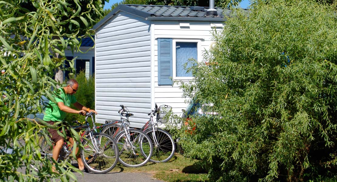 Bike in front of a mobile home in the grounds of La Plage 85 campsite