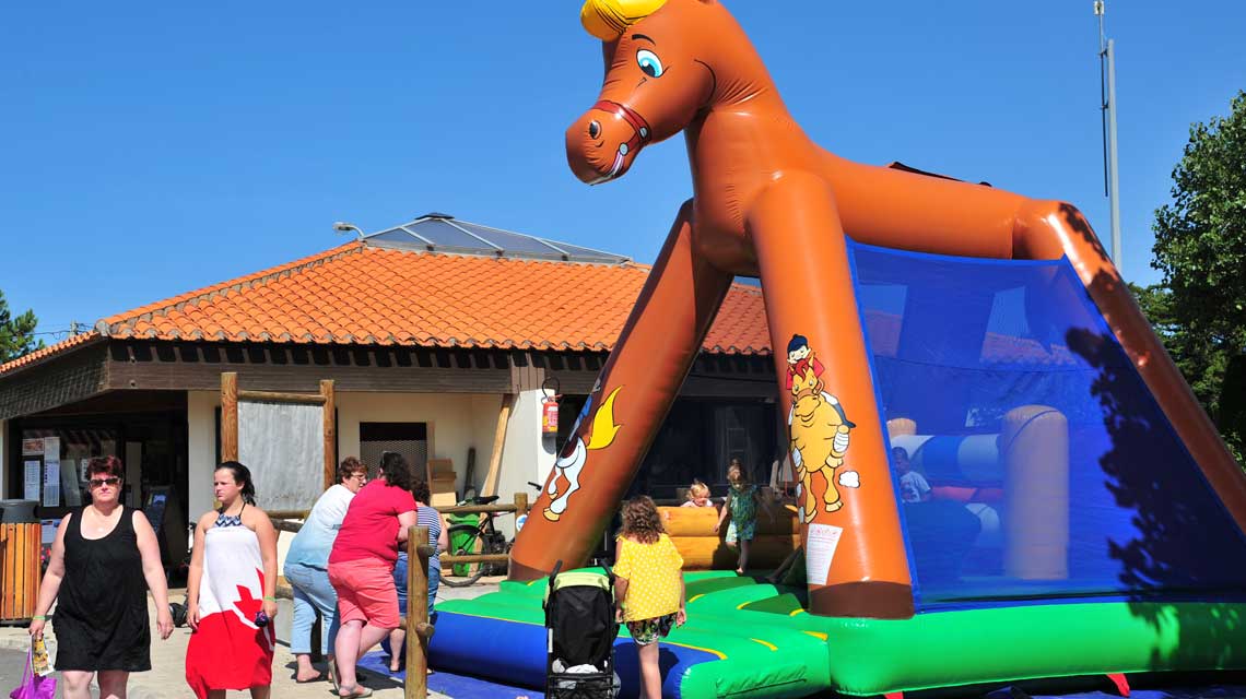 Inflatable games and activities for children at the campsite in Saint-Hilaire-de-Riez