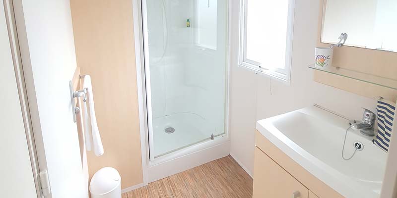 Sink and shower of a mobile home for rent at the campsite in Saint-Hilaire