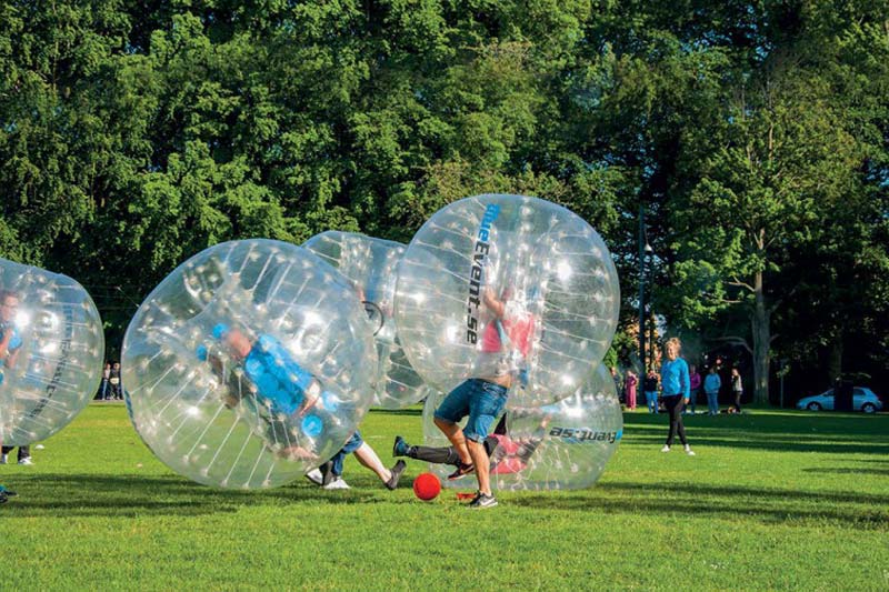 Plastic bubbelspel in het recreatiepark O Fun in de Vendée