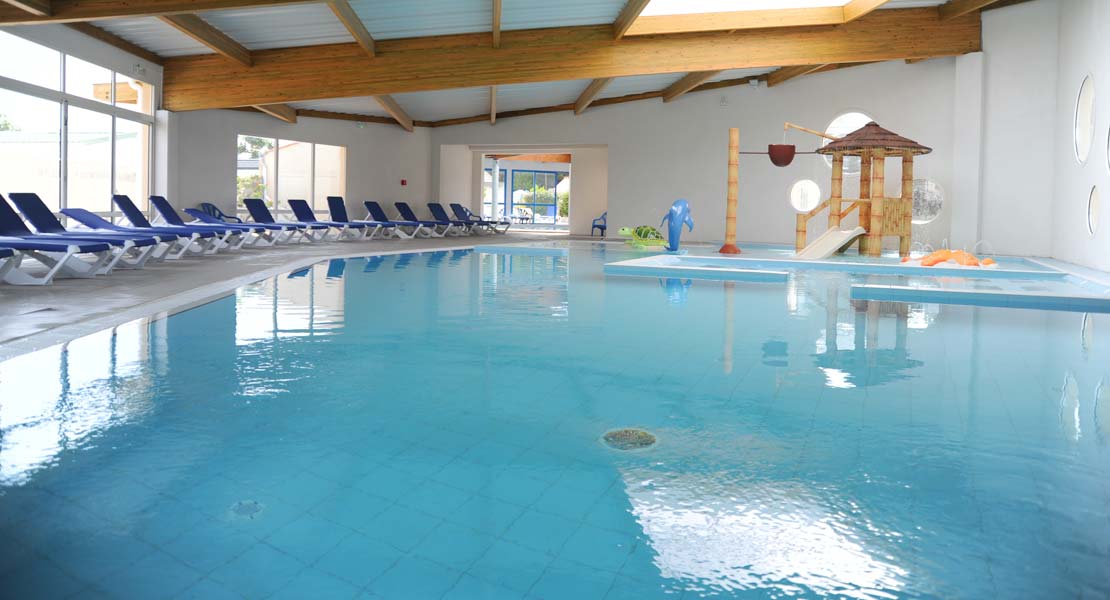 Covered and heated swimming pool at the campsite by the sea in Saint-Hilaire