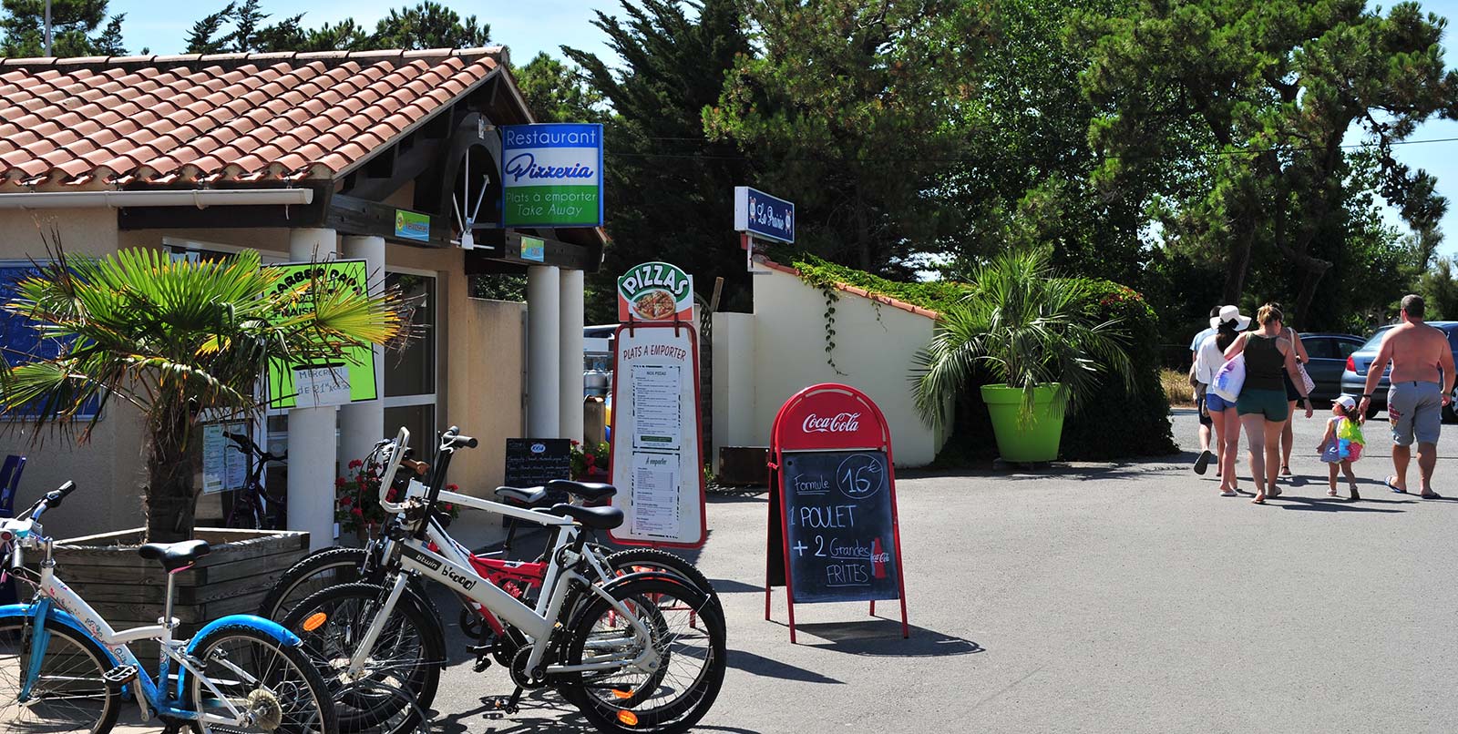 Campsite entrance with pizzeria menu at La Prairie campsite in Saint-Hilaire