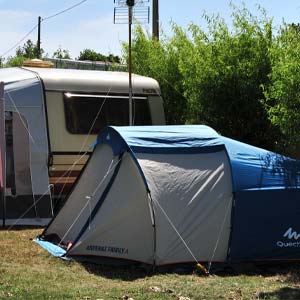 Pitch for tent and caravan at La Prairie campsite in Saint-Hilaire