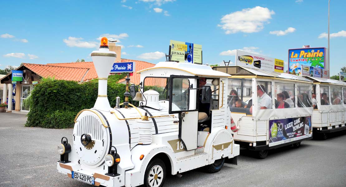 The tourist train of Saint-Hilaire passes by the campsite La Prairie in Vendée