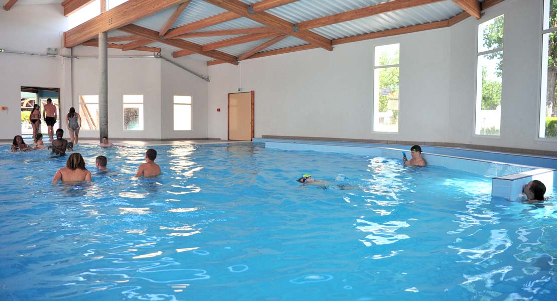 Covered and heated swimming pool at the campsite by the sea in Saint-Hilaire