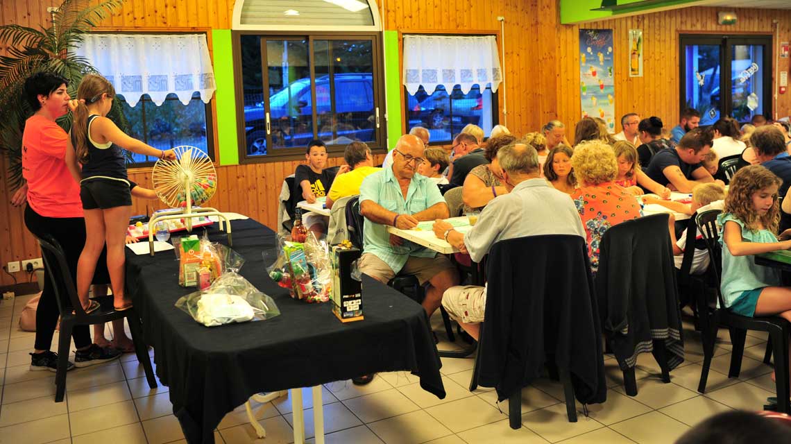 Evening with lotto entertainment at La Prairie campsite in Vendée