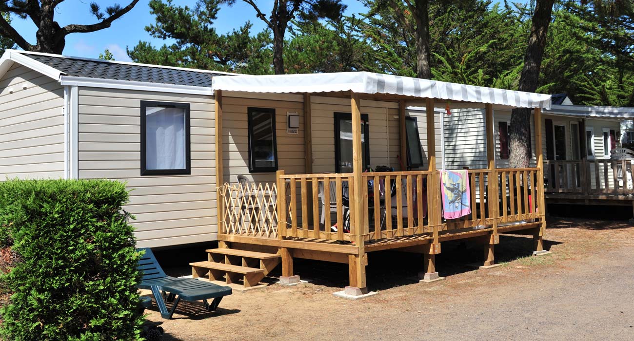 Mobile home under the tall trees at the campsite near the beaches in Saint-Hilaire 85