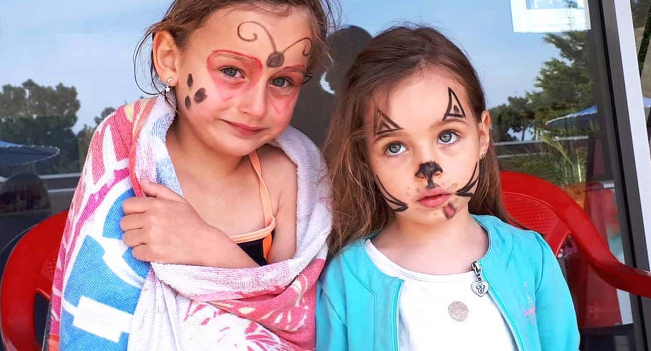 Make-up workshop at the children's club of the campsite near the beaches in Saint-Hilaire-de-Riez