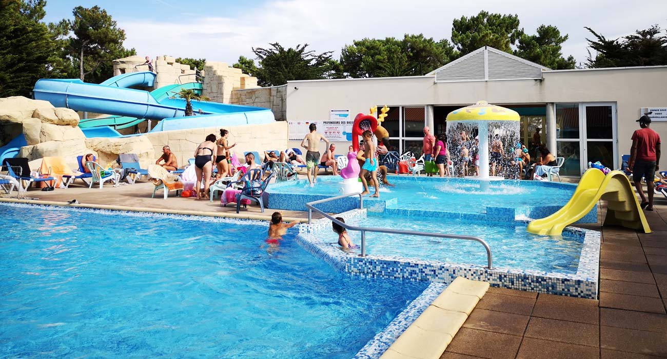 Main swimming pool and outdoor paddling pool with small slide at the campsite in Saint-Hilaire