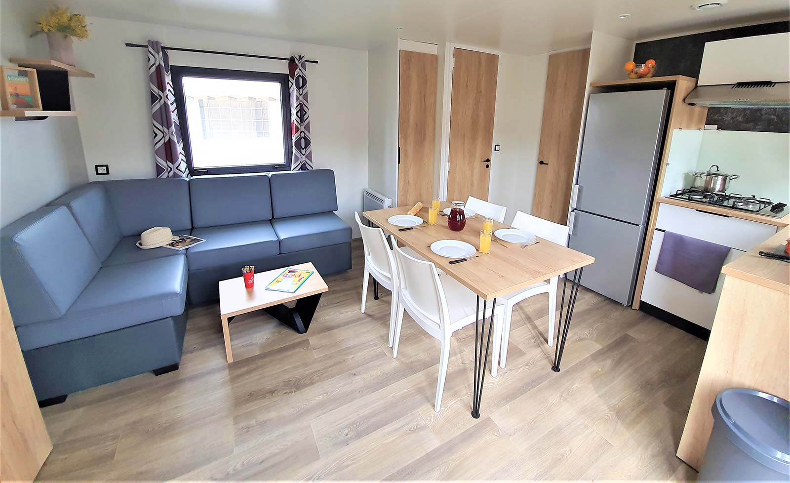 Living room with sofa in a mobile home for rent at the campsite in Saint-Hilaire