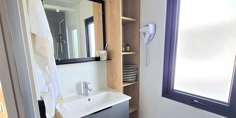 Washbasin and bathroom of a mobile home at the campsite in Saint-Hilaire