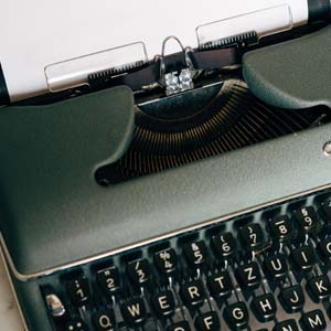 Old-fashioned typewriter symbolizing the general conditions of sale of the campsite