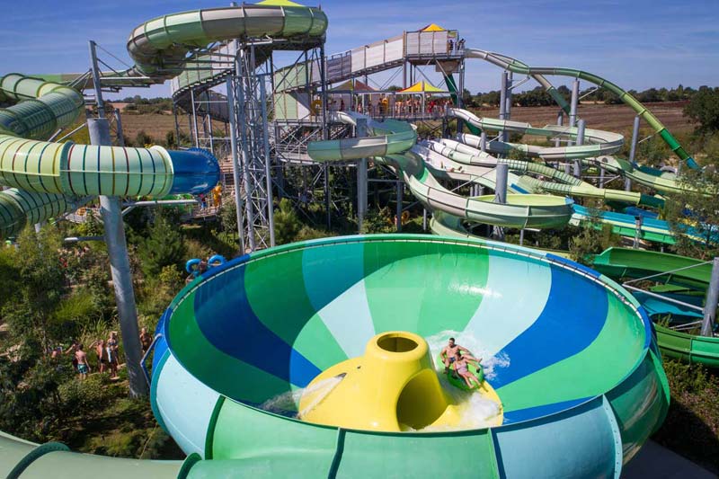 Toboggans et bouées au parc O Gliss près de Saint-Hilaire